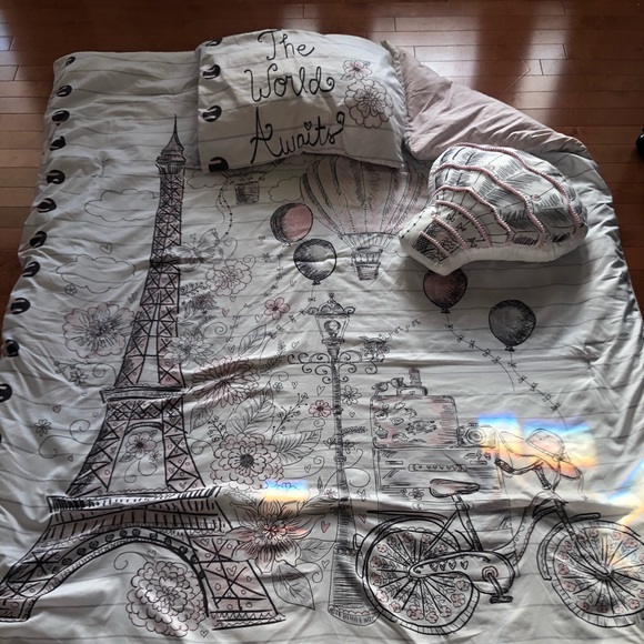 Paris Twin Comforter Set with 2 Throw Pillows - Picture 3 of 11